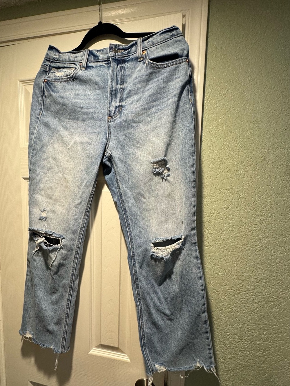 Women’s Light Blue Distressed Straight-Leg Jeans Sn